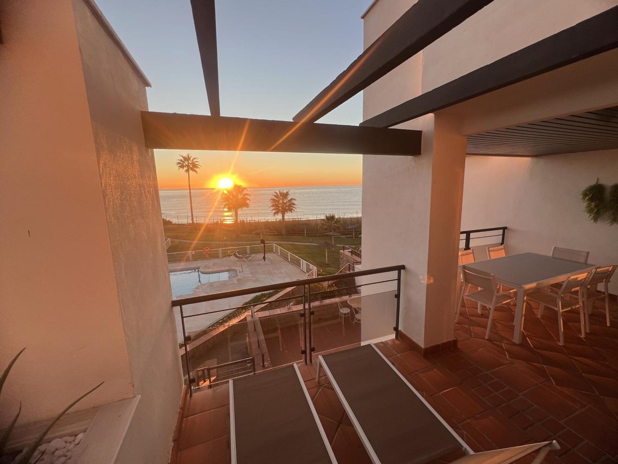 Sunrise Beach Front - Casares Del Mar Dış mekan fotoğraf